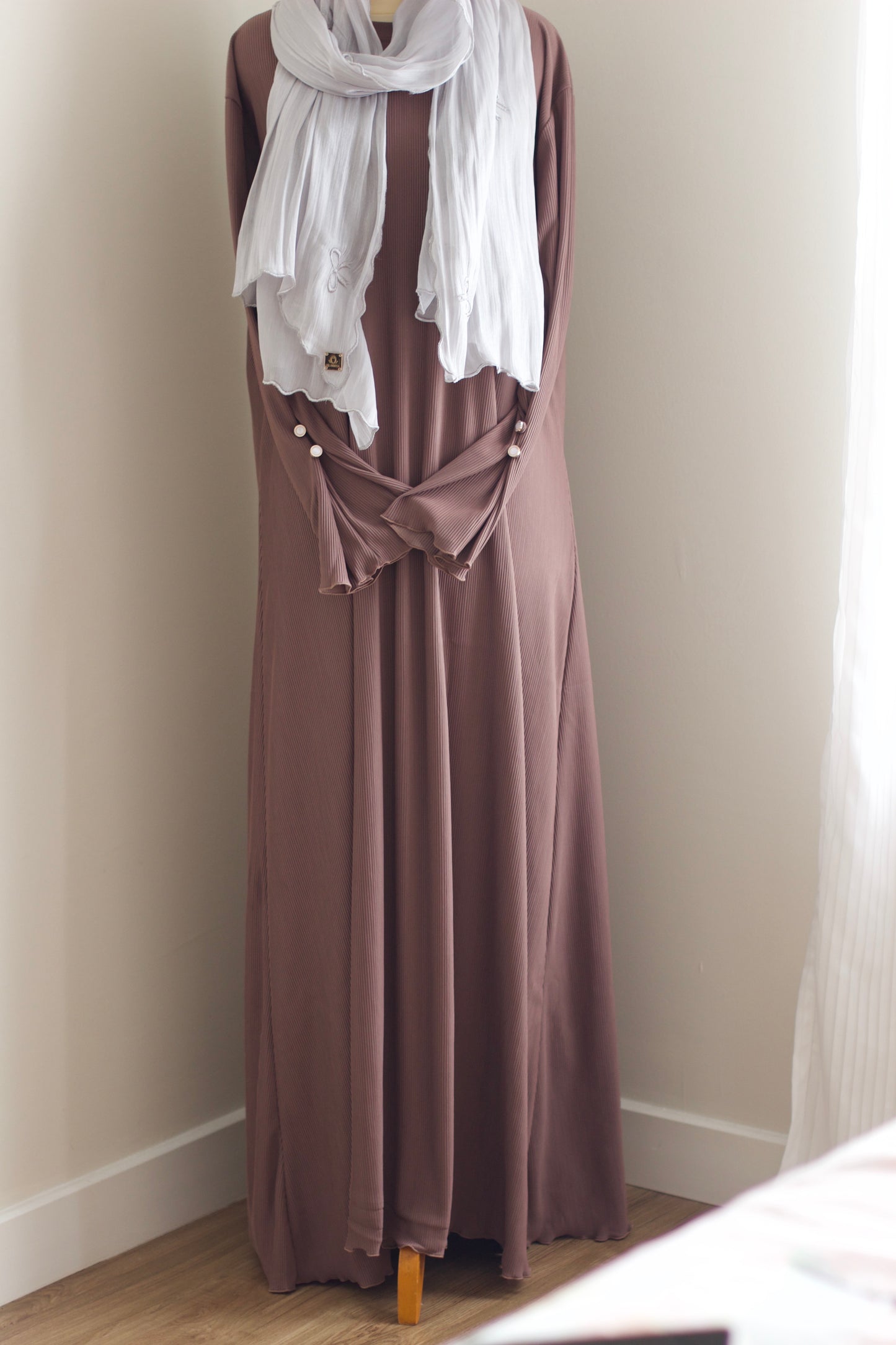 Pleated button sleeve abaya