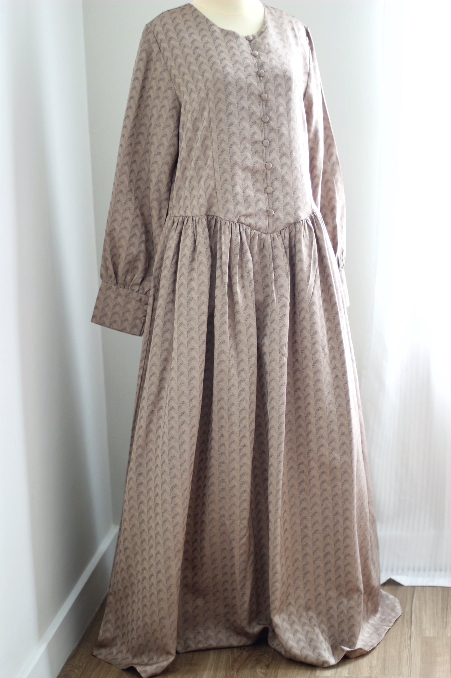 Evolvere : elegant princess cut dress