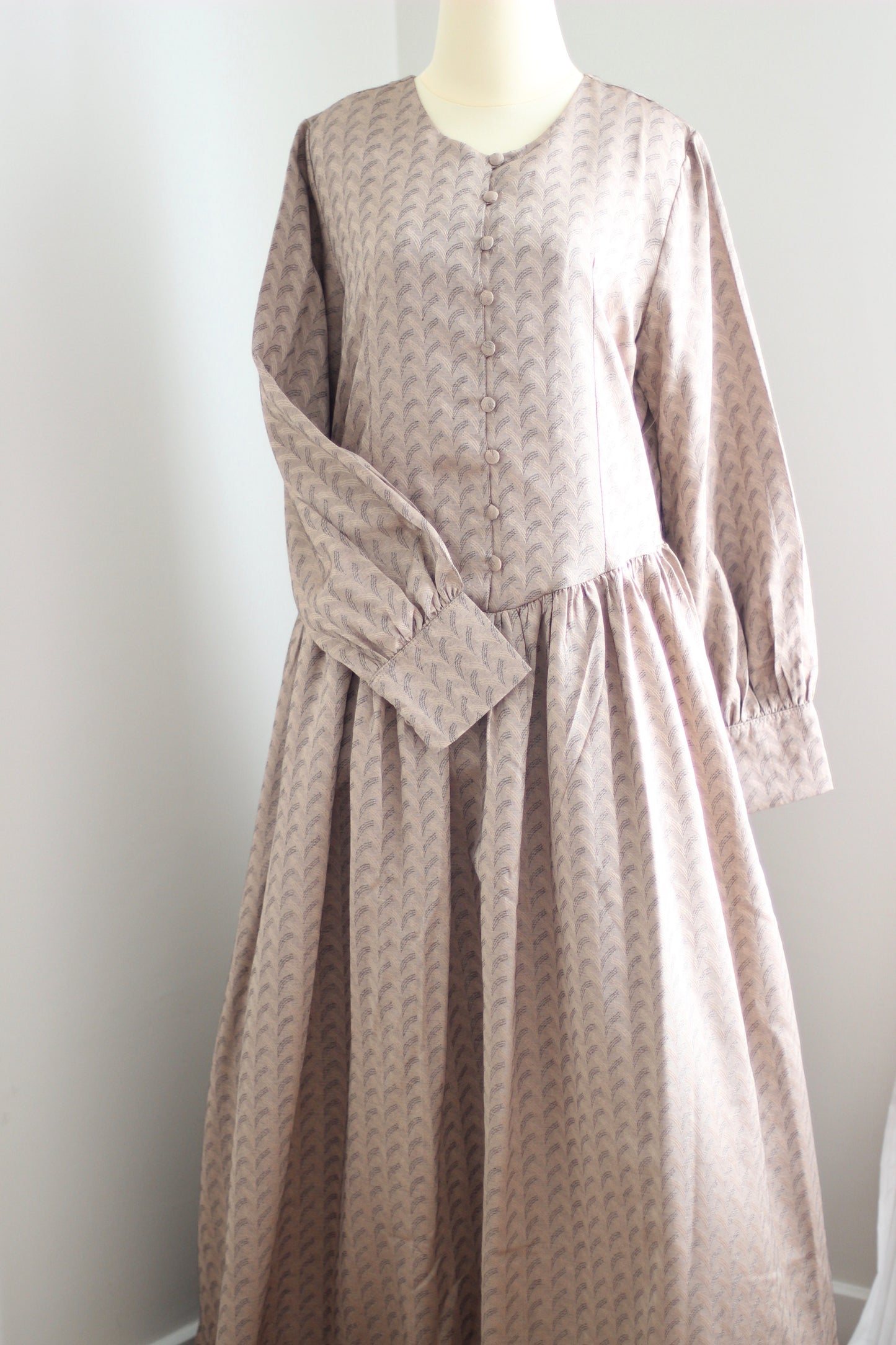 Evolvere : elegant princess cut dress