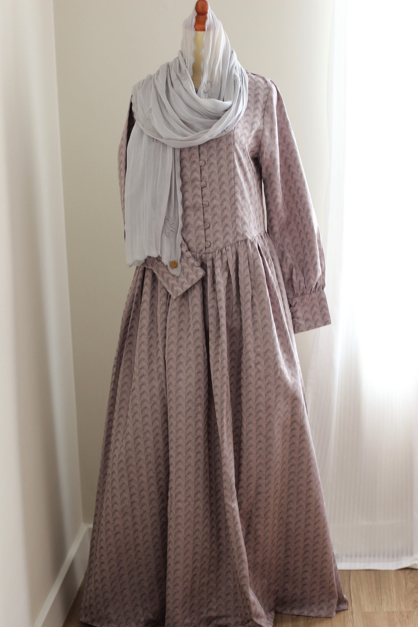 Evolvere : elegant princess cut dress