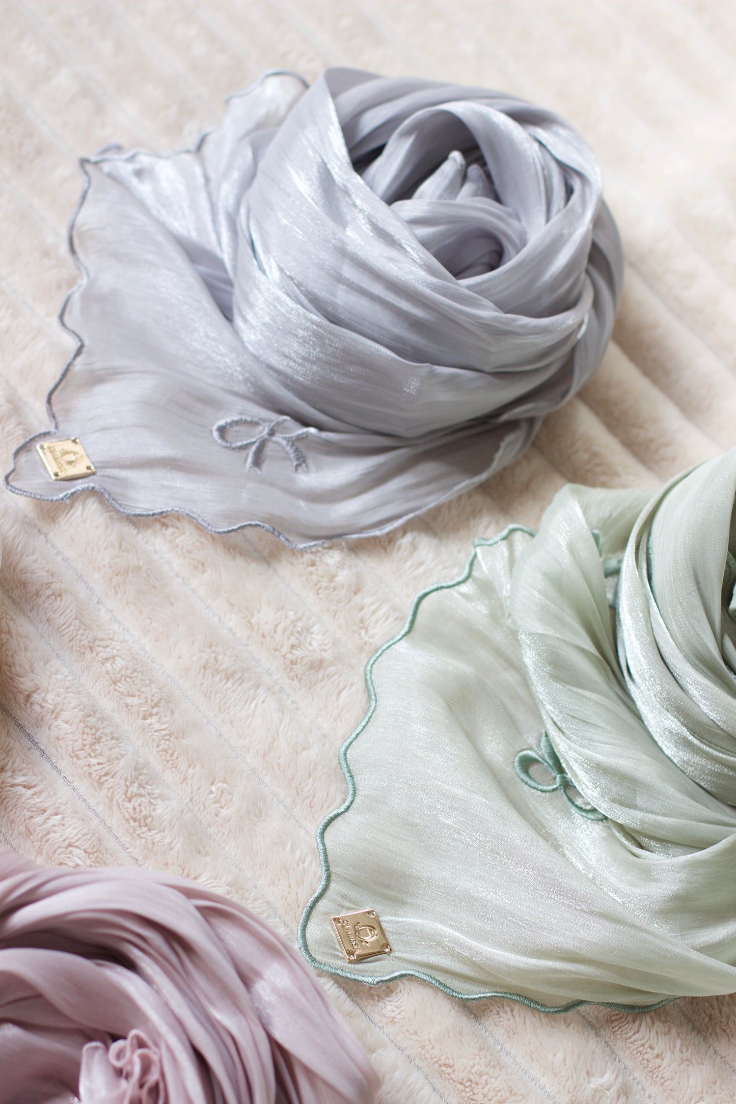 Bow tie shimmer shawl