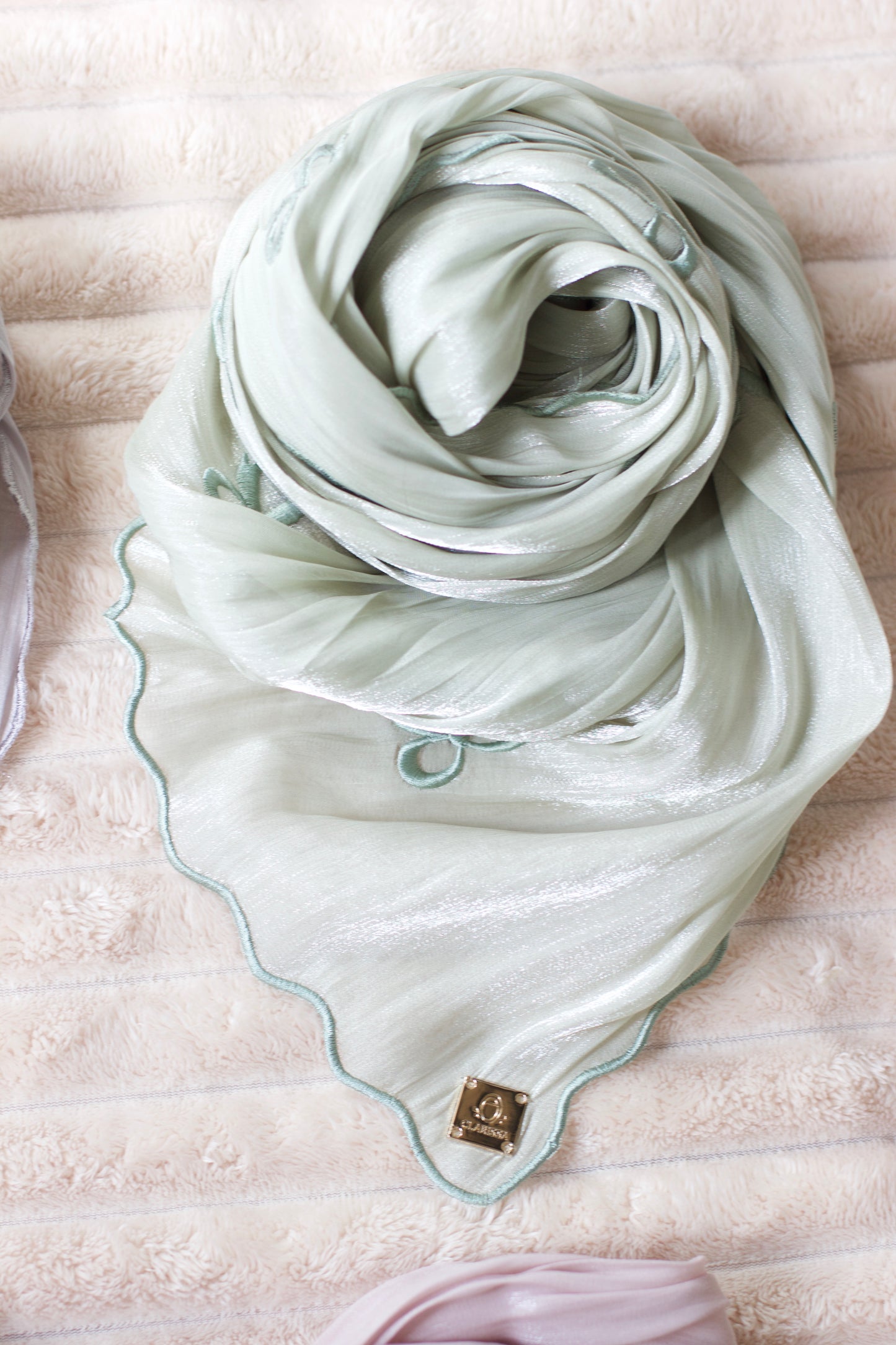 Bow tie shimmer shawl