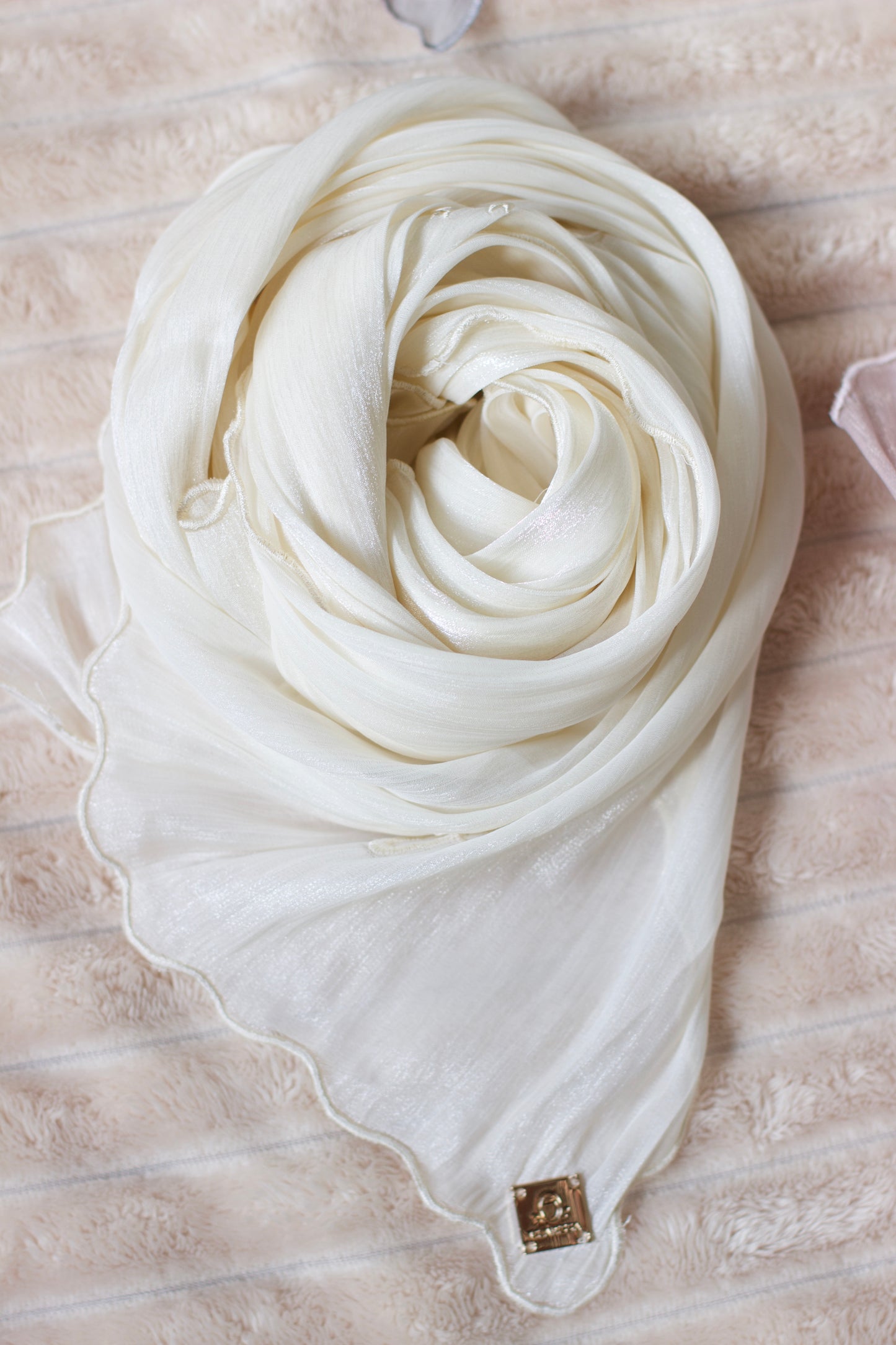 Bow tie shimmer shawl