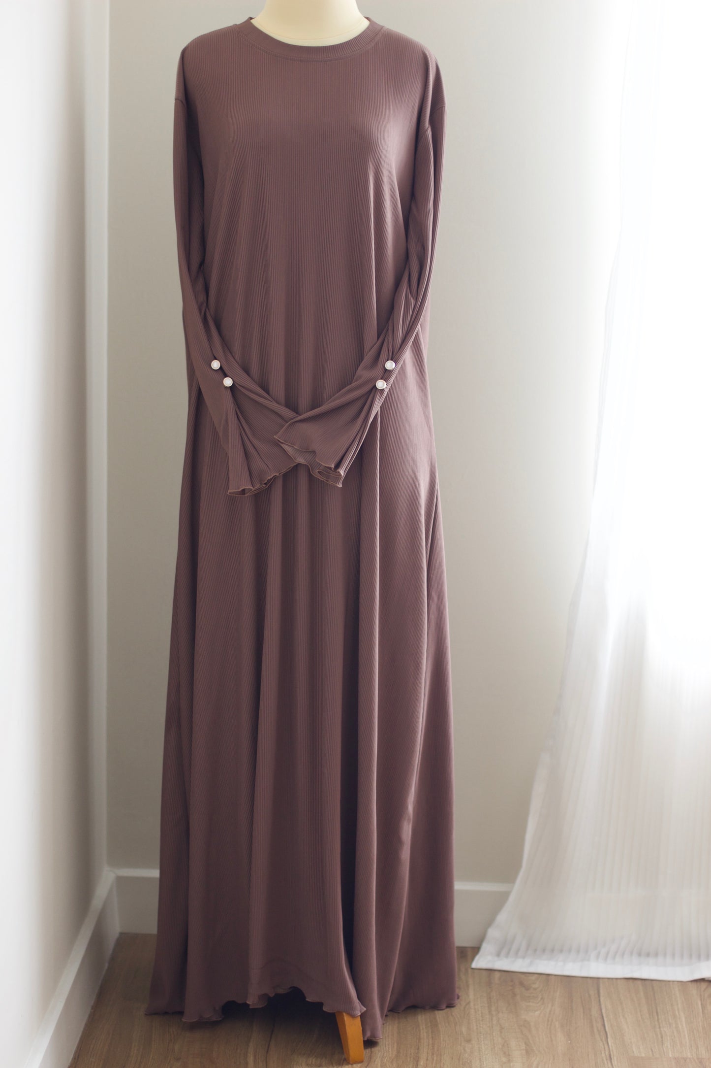 Pleated button sleeve abaya